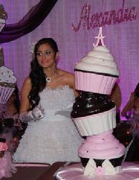 cupcake sweet sixteen cake