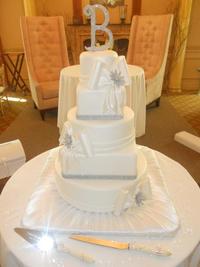 wedding cake with bows